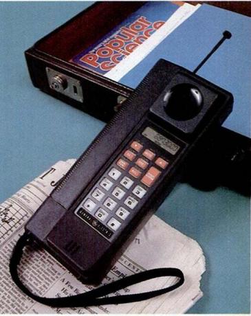 Godine 1985. PopSci je usporedio 36 različitih mobilnih telefona, modela koji su koštali između 800 i 1000 dolara (pola preporučene maloprodajne cijene, pazite na to). Telefone za automobile veličine pisaćeg stroja nazivali smo 