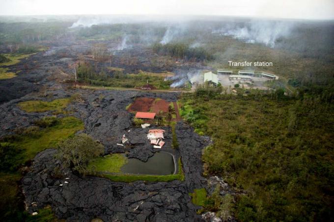 Dom zničený prúdom lávy v Pahoa na Havaji