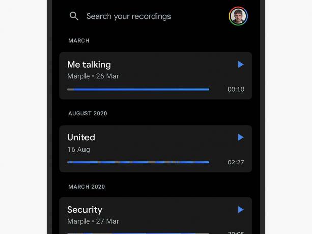 ממשק המשתמש של אפליקציית מקליט הקול של גוגל בטלפונים של גוגל פיקסל.