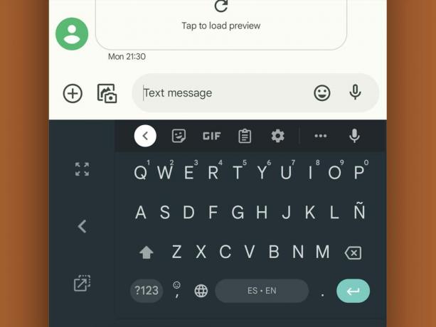 Aplikácia na odosielanie správ pre Android s aktivovanou klávesnicou jednou rukou