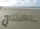 Disney stvorio robota koji živi na plaži i crta preslatke crtiće u pijesku