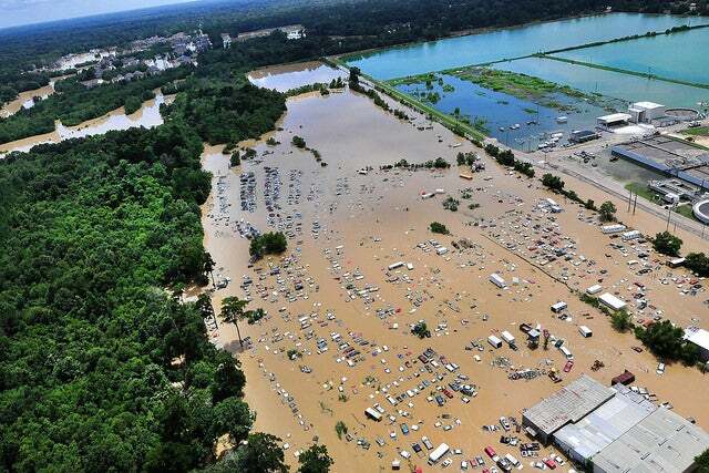Вид с воздуха на наводнение в Новом Орлеане