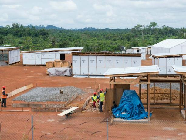 היחידה לטיפול באבולה בליבריה מתקרבת לסיום לאחר חודשיים של בנייה.
