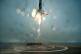 Видео: Ракета Falcon 9 компании SpaceX приземлилась на дрон, наклонилась и опрокинулась