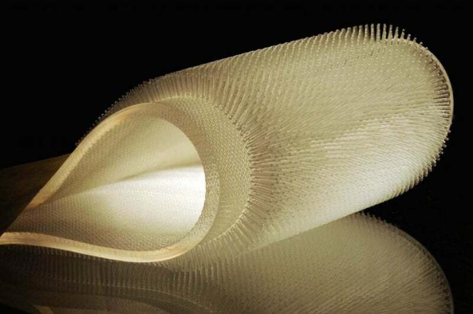 laserem vyřezávaná akrylová forma se špičatými hroty ze silikonové pryže