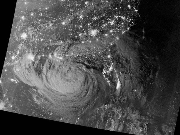 Hurikán Isaac zachytený na strašidelne krásnych snímkach z obežnej dráhy