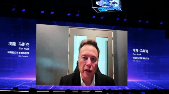 Elon Musk govori putem video veze na ceremoniji otvaranja Svjetske konferencije o umjetnoj inteligenciji (WAIC) u Šangaju 6. srpnja 2023.